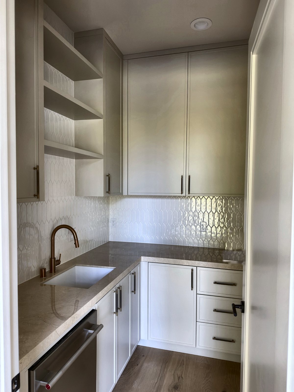 White butler's pantry with picket tile